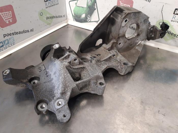 Usagé Support dynamo bas Seat Ibiza ST (6J8) 1.2 TDI Ecomotive Prix € 30,00 Règlement à la marge proposé par Autodemontagebedrijf R. Poeste B.V.