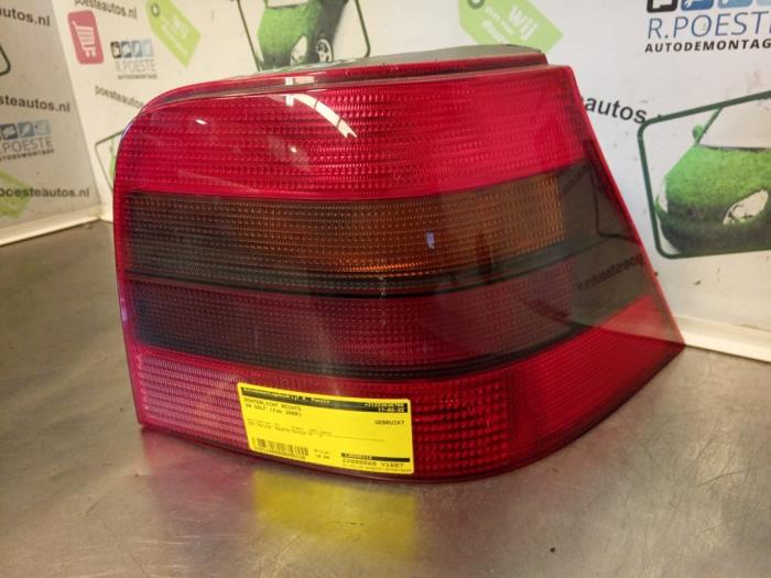 Taillight, right from a Volkswagen Golf IV (1J1) 1.6 2000