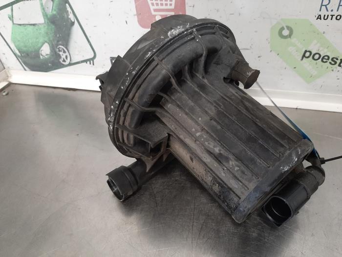 Używane Pompa EGR Audi A3 (8L1) 1.6 Cena € 50,00 Procedura marży oferowane przez Autodemontagebedrijf R. Poeste B.V.