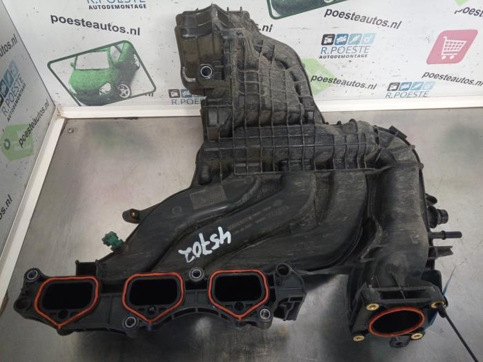 Intake manifold from a Smart Forfour (453) 1.0 12V 2017