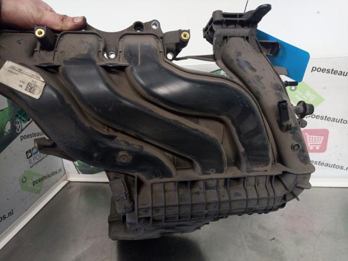 Intake manifold from a Smart Forfour (453) 1.0 12V 2017