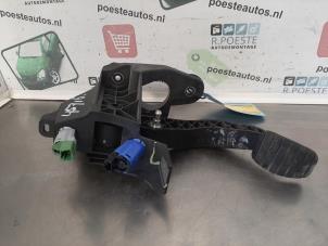 Usados Pedal de embrague Smart Forfour (453) 1.0 12V Precio € 30,00 Norma de margen ofrecido por Autodemontagebedrijf R. Poeste B.V.