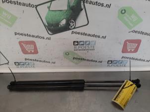 Gebrauchte Set Gasdämpfer Heckklappe Smart Forfour (453) 1.0 12V Preis € 20,00 Margenregelung angeboten von Autodemontagebedrijf R. Poeste B.V.
