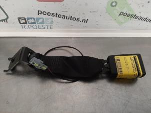 Gebrauchte Sicherheitsgurt Schließe links hinten Smart Forfour (453) 1.0 12V Preis € 22,00 Margenregelung angeboten von Autodemontagebedrijf R. Poeste B.V.