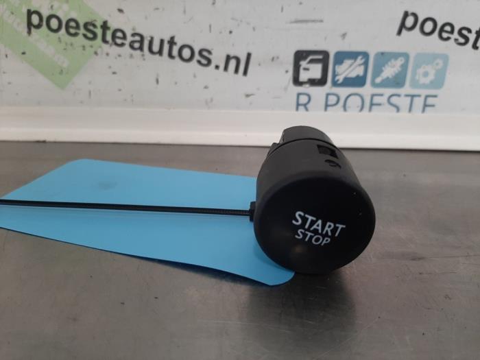 Usagé Commande start/stop Smart Forfour (453) 1.0 12V Prix € 15,00 Règlement à la marge proposé par Autodemontagebedrijf R. Poeste B.V.