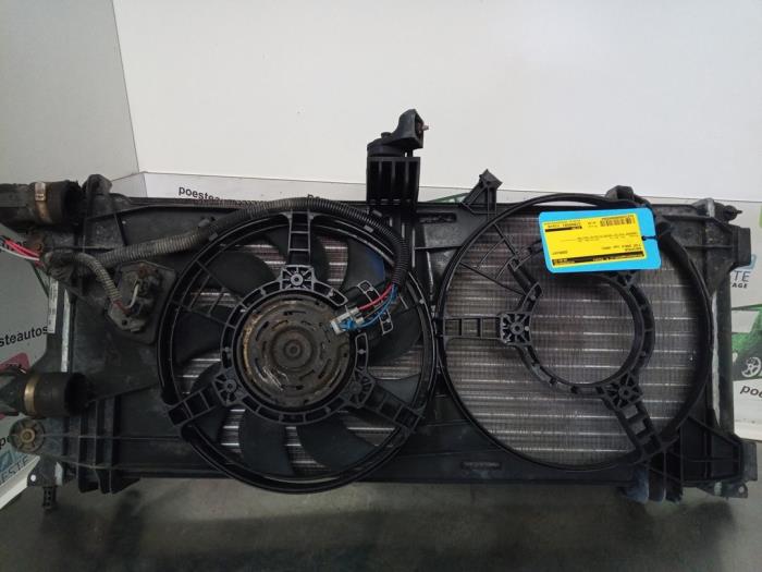 Usagé Radiateur Fiat Doblo (223A/119) 1.9 JTD Prix € 20,00 Règlement à la marge proposé par Autodemontagebedrijf R. Poeste B.V.