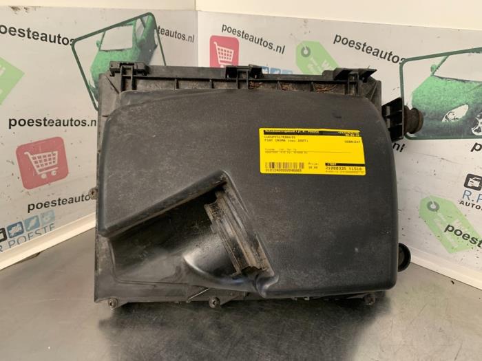 Begagnade Luftfilterhus Fiat Croma (194) 1.9 D Multijet Pris € 30,00 Marginaltabell erbjuds av Autodemontagebedrijf R. Poeste B.V.