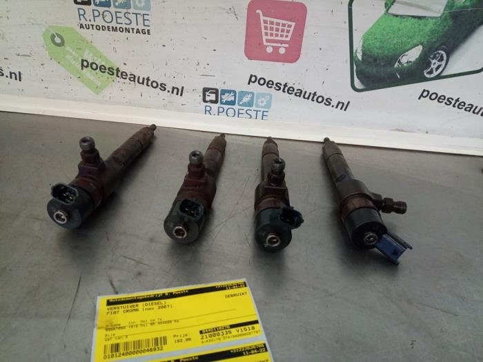Usagé Injecteurs Fiat Croma (194) 1.9 D Multijet Prix € 192,00 Règlement à la marge proposé par Autodemontagebedrijf R. Poeste B.V.