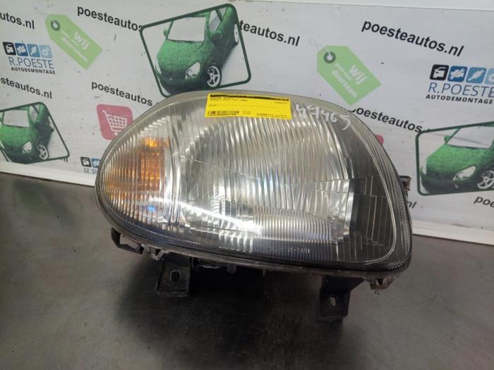 Headlight, right from a Renault Clio II (BB/CB) 1.2 1998
