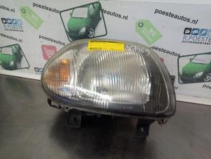 Used Headlight, right Renault Clio II (BB/CB) 1.2 Price € 10,00 Margin scheme offered by Autodemontagebedrijf R. Poeste B.V.