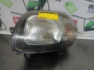 Used Headlight, left Renault Clio II (BB/CB) 1.2 Price € 10,00 Margin scheme offered by Autodemontagebedrijf R. Poeste B.V.