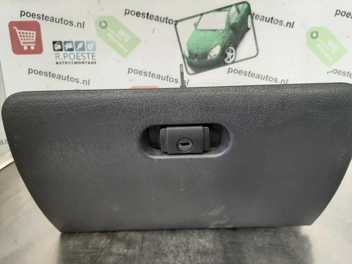 Begagnade Handskfack Seat Arosa (6H1) 1.4 MPi Pris € 20,00 Marginaltabell erbjuds av Autodemontagebedrijf R. Poeste B.V.