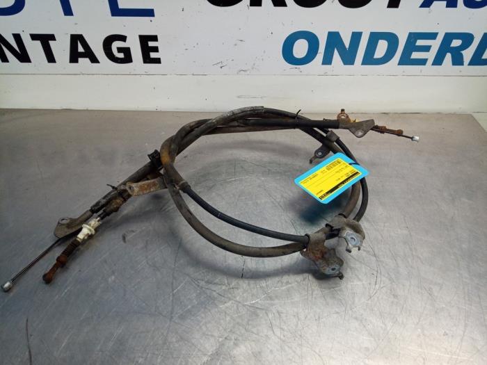 Usagé Câble frein à main Toyota Yaris II (P9) 1.33 16V Dual VVT-I Prix € 40,00 Règlement à la marge proposé par Autodemontagebedrijf R. Poeste B.V.