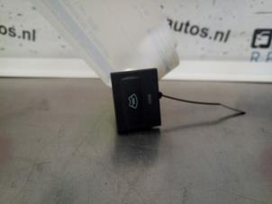 Used Frontscreen heating switch Ford Focus C-Max 1.8 16V Price € 12,00 Margin scheme offered by Autodemontagebedrijf R. Poeste