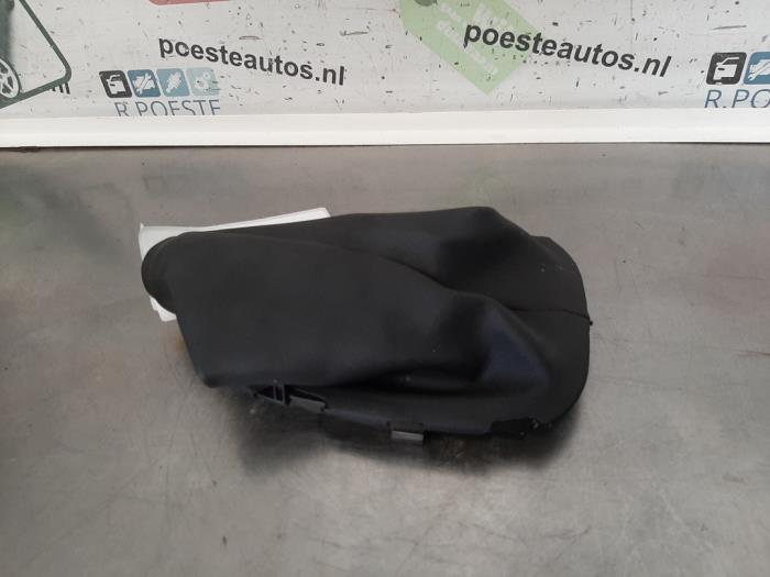 Gear stick cover from a Peugeot 108 1.0 12V VVT-i 2018