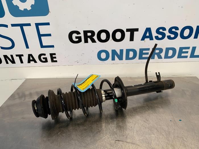 Front shock absorber rod, right from a Peugeot 108 1.0 12V VVT-i 2018