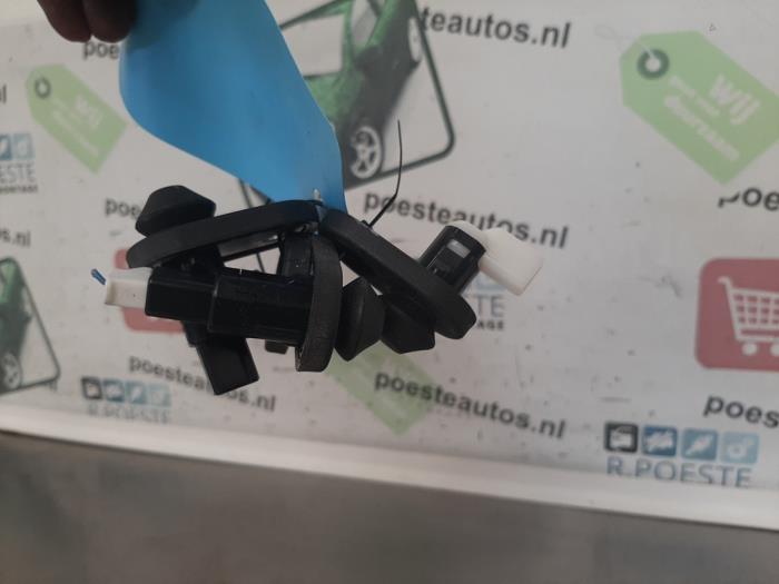 Door contact switch from a Peugeot 108 1.0 12V VVT-i 2018