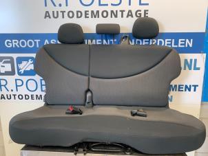 Usagé Banquette arrière Toyota Yaris (P1) 1.3 16V VVT-i Prix € 70,00 Règlement à la marge proposé par Autodemontagebedrijf R. Poeste B.V.