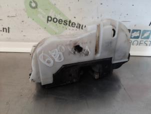 Usagé Serrure portière mécanique 2portes droite Volkswagen Polo III (6N2) 1.4 Prix € 20,00 Règlement à la marge proposé par Autodemontagebedrijf R. Poeste B.V.