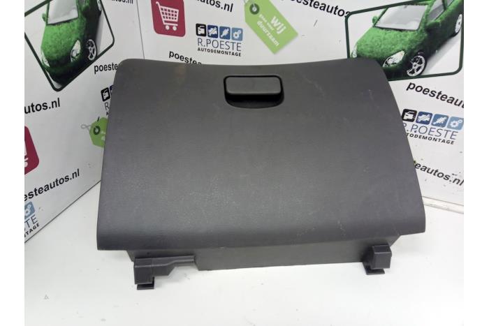 Gebrauchte Handschuhfach Daihatsu Cuore (L251/271/276) 1.0 12V DVVT Preis € 20,00 Margenregelung angeboten von Autodemontagebedrijf R. Poeste B.V.