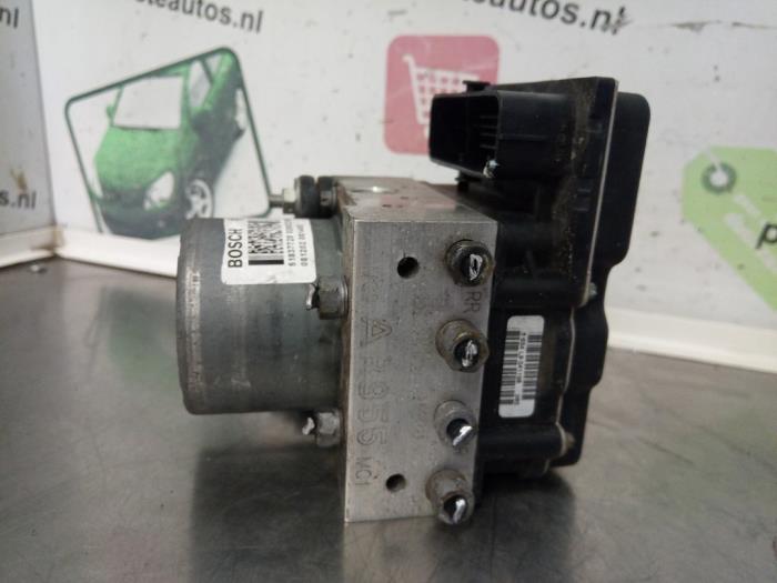 Begagnade ABS-pump Alfa Romeo MiTo (955) 1.4 Turbo 16V Pris € 75,00 Marginaltabell erbjuds av Autodemontagebedrijf R. Poeste B.V.