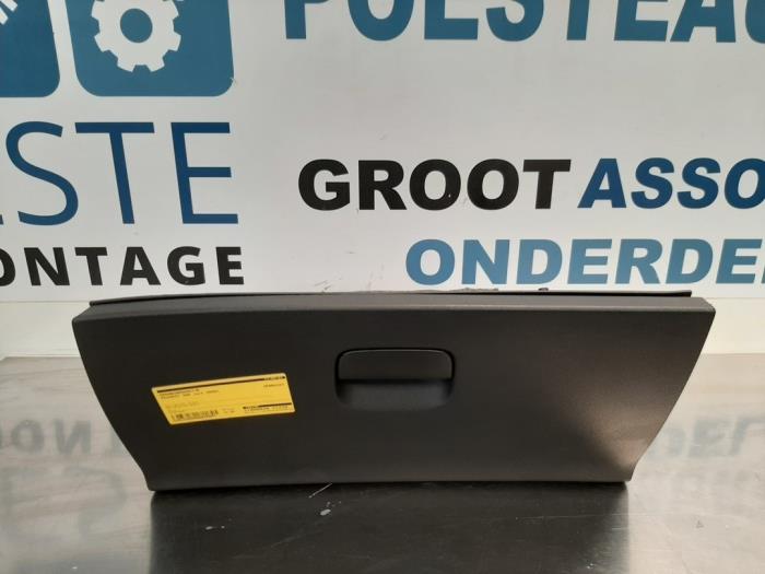 Begagnade Handskfack Peugeot 308 SW (4E/H) 1.6 VTI 16V Pris € 40,00 Marginaltabell erbjuds av Autodemontagebedrijf R. Poeste B.V.