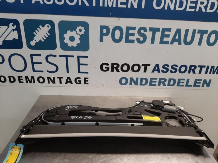 Używane Dach panoramiczny Peugeot 308 SW (4E/H) 1.6 VTI 16V Cena € 155,00 Procedura marży oferowane przez Autodemontagebedrijf R. Poeste B.V.