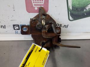 Used Bonnet lock mechanism Daihatsu Sirion/Storia (M1) 1.0 12V Price € 12,00 Margin scheme offered by Autodemontagebedrijf R. Poeste B.V.