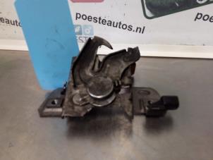Used Bonnet lock mechanism Volvo V50 (MW) 1.6 D 16V Price € 20,00 Margin scheme offered by Autodemontagebedrijf R. Poeste B.V.