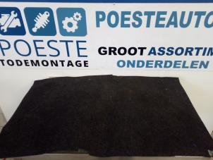 Used Boot mat Peugeot 206 (2A/C/H/J/S) 1.4 16V Price € 30,00 Margin scheme offered by Autodemontagebedrijf R. Poeste