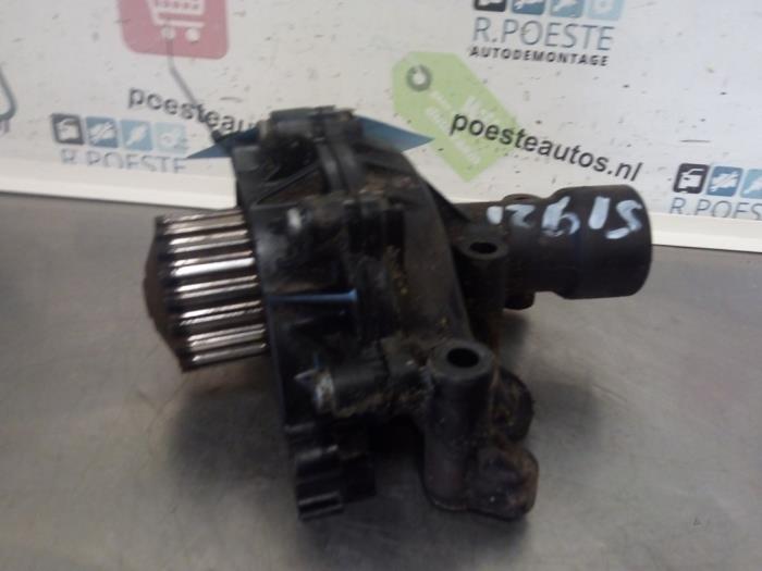 Usagé Pompe à eau Lancia Phedra 2.0 16V Prix € 20,00 Règlement à la marge proposé par Autodemontagebedrijf R. Poeste B.V.
