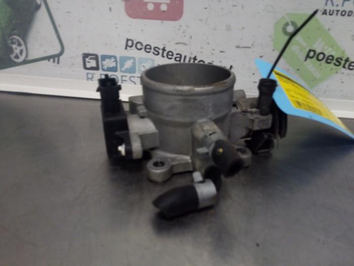 Usagé Boitier papillon Hyundai Matrix 1.6 16V Prix € 30,00 Règlement à la marge proposé par Autodemontagebedrijf R. Poeste B.V.