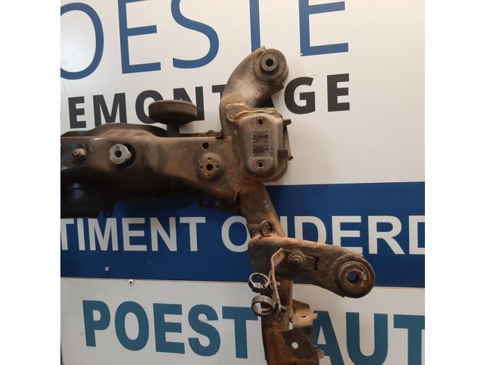 Usagé Faux châssis Opel Zafira (M75) 1.9 CDTI 16V Prix € 90,00 Règlement à la marge proposé par Autodemontagebedrijf R. Poeste B.V.