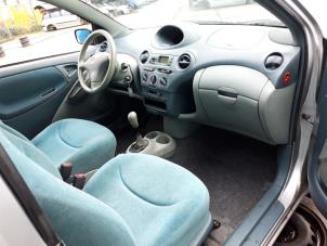 Gebrauchte Sitz rechts Toyota Yaris (P1) 1.0 16V VVT-i Preis € 60,00 Margenregelung angeboten von Autodemontagebedrijf R. Poeste B.V.