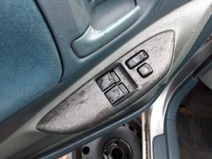 Used Electric window switch Toyota Yaris (P1) 1.0 16V VVT-i Price € 22,00 Margin scheme offered by Autodemontagebedrijf R. Poeste B.V.
