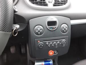 Used Heater control panel Renault Clio III (BR/CR) 1.4 16V Price € 30,00 Margin scheme offered by Autodemontagebedrijf R. Poeste B.V.