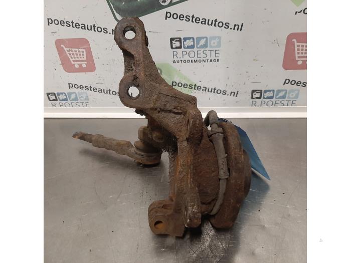 Joint avant gauche d'un Renault Clio II (BB/CB) 1.6 16V 2001