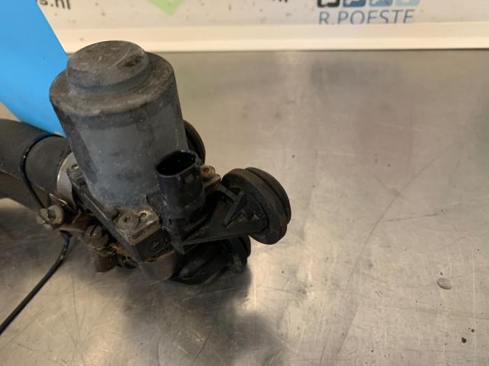 Electric heater valve from a BMW 3 serie (E46/2) 320 Ci 24V 1999
