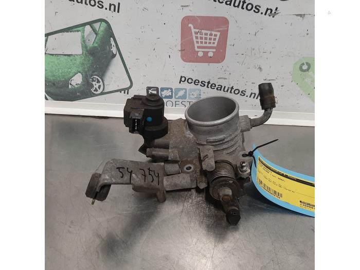 Gebrauchte Drosselklappengehäuse Kia Shuma II 1.6 16V Preis auf Anfrage angeboten von Autodemontagebedrijf R. Poeste B.V.