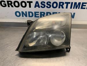 Used Headlight, left Opel Vectra C Caravan 2.2 DIG 16V Price € 30,00 Margin scheme offered by Autodemontagebedrijf R. Poeste B.V.