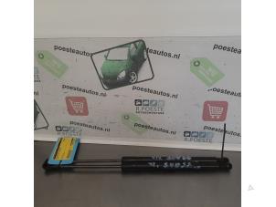 Used Set of tailgate gas struts Renault Clio IV (5R) 0.9 Energy TCE 90 12V Price € 15,00 Margin scheme offered by Autodemontagebedrijf R. Poeste B.V.