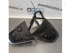 Usados Interruptor de mando de volante Renault Clio IV (5R) 0.9 Energy TCE 90 12V Precio € 50,00 Norma de margen ofrecido por Autodemontagebedrijf R. Poeste B.V.