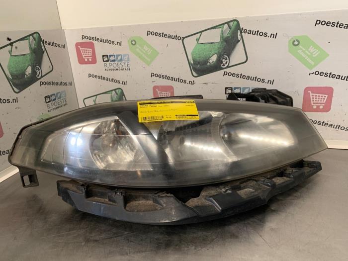 Używane Reflektor prawy Renault Laguna II Grandtour (KG) 1.9 dCi 110 Cena € 20,00 Procedura marży oferowane przez Autodemontagebedrijf R. Poeste B.V.