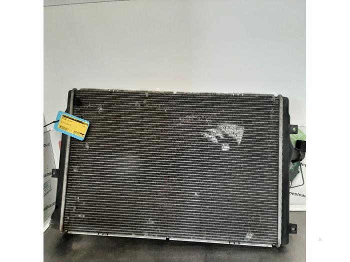 Used Radiator Volkswagen Passat Variant (3C5) 2.0 TDI 16V 170 4Motion Price € 22,00 Margin scheme offered by Autodemontagebedrijf R. Poeste B.V.