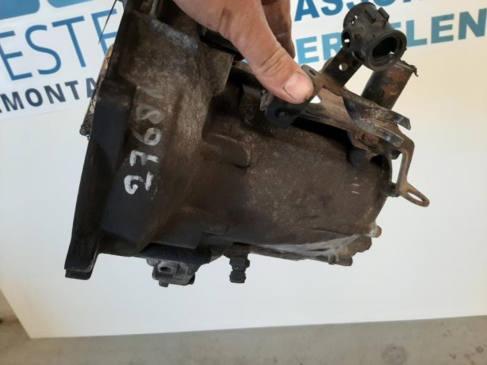 Gearbox from a Volkswagen Lupo (6X1)  1999