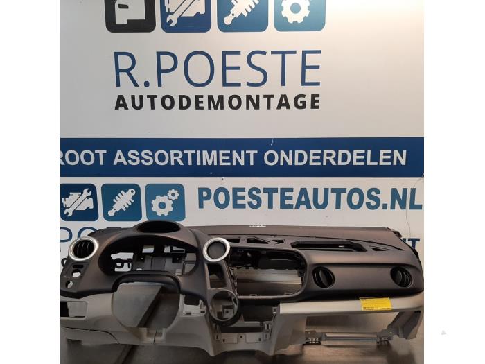 Używane Panel Honda Insight (ZE2) 1.3 16V VTEC Cena € 90,00 Procedura marży oferowane przez Autodemontagebedrijf R. Poeste B.V.