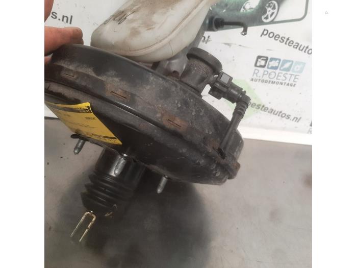 Usagé Servo frein Peugeot Partner 1.9D Prix € 30,00 Règlement à la marge proposé par Autodemontagebedrijf R. Poeste B.V.