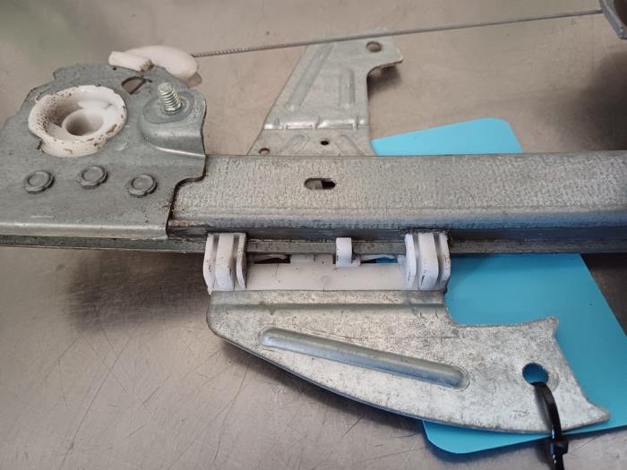 Window mechanism 2-door, front right Peugeot 107 1.0 12V - 400842B