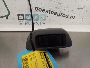 Gebrauchte Elektrisches Fenster Schalter Peugeot 107 1.0 12V Preis € 12,00 Margenregelung angeboten von Autodemontagebedrijf R. Poeste B.V.
