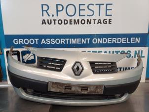Usagé Pare choc avant Renault Megane II (LM) 1.4 16V 82 Prix € 50,00 Règlement à la marge proposé par Autodemontagebedrijf R. Poeste B.V.